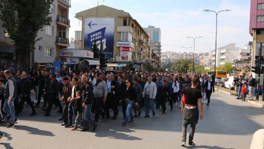 Nis protesta e Vetëvendosjes në Kosovë: Kundër ndryshimit të kufijve