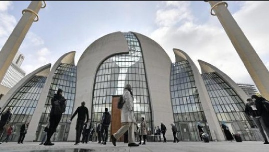 Gjermani, Rexhep Taip Erdogan inauguron në Këln xhaminë Qendrore