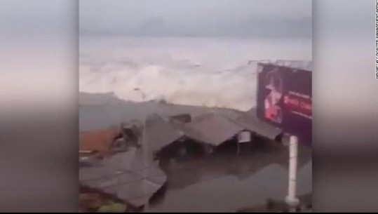 Cunami në Indonezi, shkon në 832 numri i të vdekurve, autoritetet paralajmërojnë për të tjerë