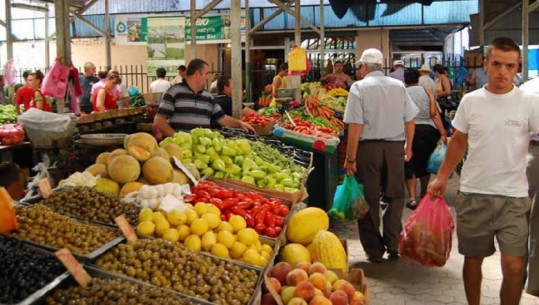 Shqiptarët s'shpenzojnë më lekë për rroba dhe ushqim, bie konsumi, ja shifrat e INSTAT