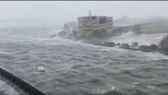 Japoni, tajfuni ‘Trami’ shkatërrues në qytetin Osaka, dy persona kanë humbur jetën