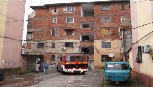 Tiranë/ Zjarr në banesë, vdes në spital nga asfiksia 83-vjeçarja