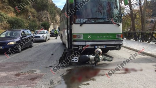 Pamje të rënda/ Autobusi përplas motorin në Berat, rëndë shoferi (VIDEO-FOTO)