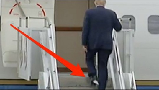 Çfarë i ndodhi Trumpit teksa hipte në avion, video që po bën xhiron e rrjetit 