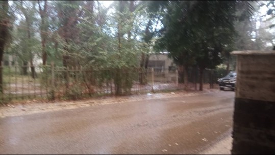 Moti/ Rrebesh shiu në Tiranë dhe disa qytete, nesër shtrëngata 