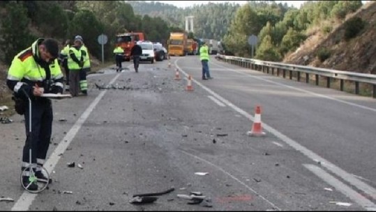 Aksident në Mirditë, vdes pasagjerja 54-vjeçare, plagosen dy të tjerë