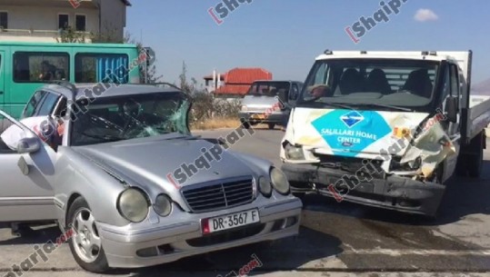 Aksident në Korçë-Kapshticë, furgoni përplas 'Benz'-in, një person në gjendje të rëndë (VIDEO)