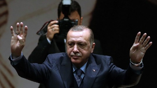 Dorëzohet Erdogan, liron pastorin amerikan të akuzuar për lidhje me terrorizmin