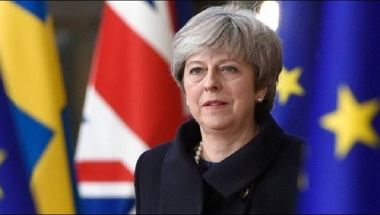 Marrëveshja “Brexit”, Theresa May bën lëshime, ministrat kërcënojnë me dorëheqje