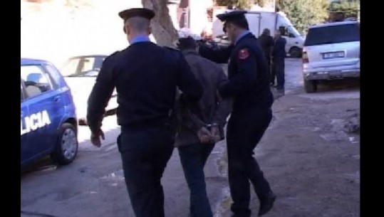 Morën 30 mijë lekë ryshfet për të mos i vënë gjobë një biznesi, arrestohen 3 tatimorë në Korçë