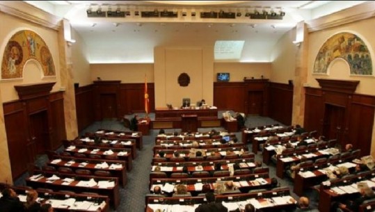 Maqedoni, vijon seanca maratonë për emrin e ri, shumica nuk i ka votat