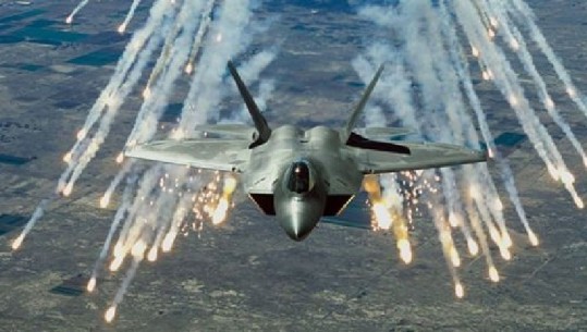 Ndërhyjnë bombarduesit amerikanë F-22 Raptor, largohen nga Siria 600 avionë rusë dhe iranianë