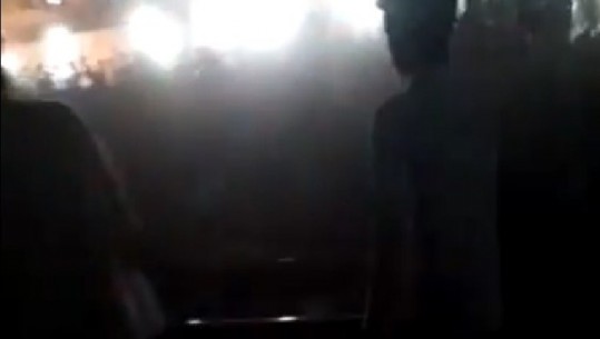 Treni kalon përmes turmës, 50 të vdekur në Indi (Video)