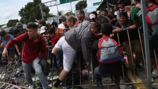 Po tentojnë të hyjnë nga Meksika rreth 5,000 emigrantë drejt kufirit amerikan