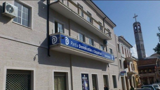 Sherr në PD-në e Shkodrës, akuza për manipulime në zgjedhjet për grupseksionet, aktivisti thyen kutinë e votimit