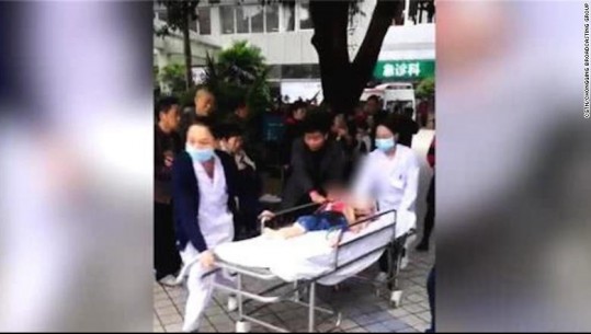 Sulm me thikë në një kopësht në Kinë, të paktën 14 fëmijë të plagosur