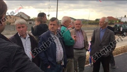 Bypassi në Shkodër, banorët e Dobraçit në protestë: S'jemi kompensuar për tokat, jemi gati të shkojmë në burg