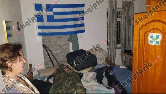 Flamuj të Vorio Epirit dhe veshje ushtarake/ Report Tv brenda banesës së grekut, policia: Ja si e vramë
