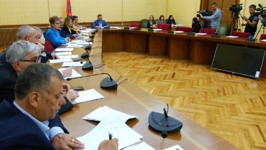 Mungon Vasili, shtyhet sërish mbledhja e Komisionit të Ekonomisë për shqyrtimin e koncensioneve 