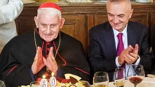 Kardinali Ernest Trozhani mbush 90 vjeç, Meta feston krah tij në Firence