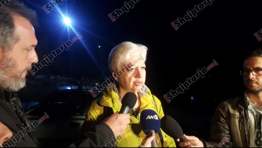 Eurodeputetja Eleni Theocarus viziton shtëpinë e Kaçifas: U dhunuan të drejtat njerëzore