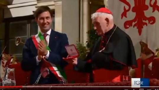 Itali, 'Vula e Paqes' i dorëzohet kardinalit shqiptar Ernest Simoni