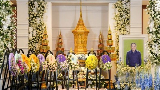 Humbi jetën në një aksident ajror/ Nis ceremonia budiste për varrimin e pronarit të Leicesterit në Tajlandë  