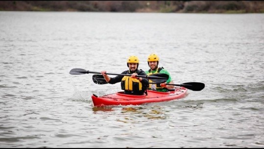 Mblidhen sot të apasionuarit pas sporteve të ujit, mbahet kampionati i parë “Canoe & Kayak Sprint”