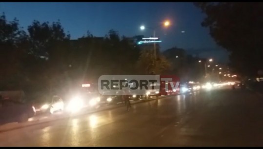 Protesta tek Unaza e re ç’akordon trafikun në kryeqytet, nga Pallati me Shigjeta deri tek sheshi Shqiponja dhjetëra makina në radhë