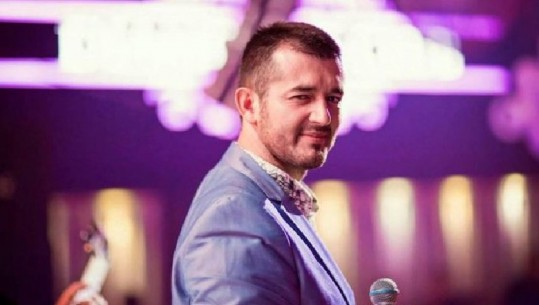 “Kur t’ju bjerë puna mos më kërkoni”, këngëtari shqiptar shpërthen ndaj diskotekave që e bllokuan