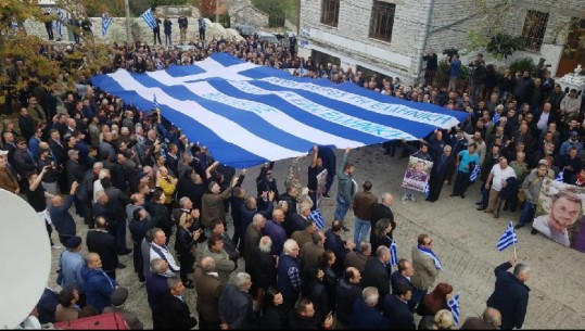 52 grekët ‘non grata’/ Minoriteti në Bularat kundërshton vendimin, Athina nxjerr emrat të hënën 