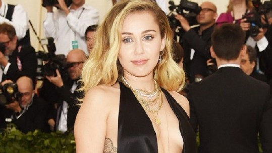 “Jam e shkatërruar”, Miley Cyrus tregon fatkeqësinë që i ka ndodhur