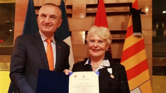 Presidenti Meta i jep shtetësinë shqiptare motrës së Mbretëreshës Geraldinë 