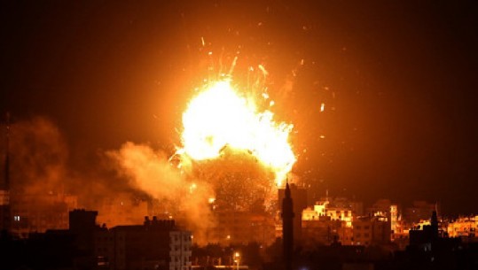 Hamasi lëshon 300 raketa ndaj Izraelit, Forcat Ajrore bombardojnë televizionin e tij (VIDEO)