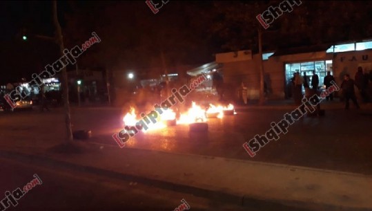 Protesta/ Banorët e Unazës së Re bllokojnë sërish rrugën dhe djegin goma, Basha: Shtëpitë janë vija e kuqe
