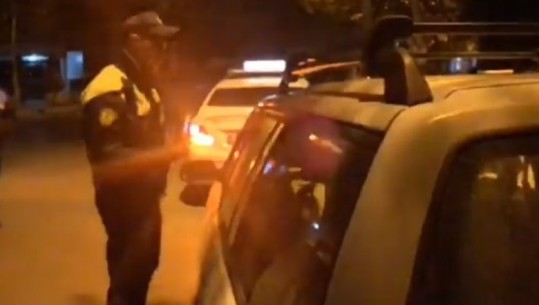 Policia aksion gjatë natës, drejtonte makinën në gjendje të dehur, pranga 43-vjeçarit
