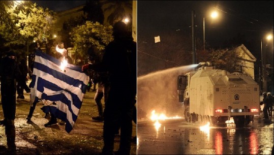 Dhunë në një demonstratë në Athinë, 19 të arrestuar, përplasje mes policisë dhe grupeve ekstremiste (VIDEO)