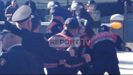 Protesta para Kuvendit/ 13 policë të plagosur, një efektive humbi dy gishta, tjetri dëgjimin (VIDEO)