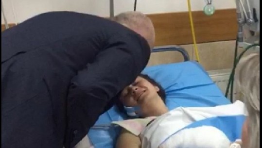 Plagosja e Ina Mukës, Rama e puth në ballë: Sot niset për Stamboll, i premtova një ndeshje basketbolli (VIDEO)