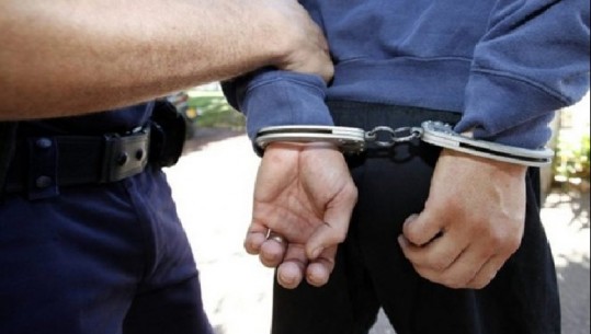Në kërkim ndërkombëtar për pjesëmarrje në grupe kriminale, arrestohet 42-vjeçari 