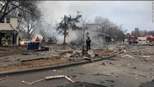 Shpërthim i fuqishëm në një lagje të Minesotas, 1 i lënduar dhe 11 shtëpi të shkatërruara (Video)