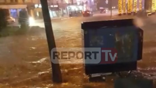Reshjet e shiut gjatë natës, vështirësohet qarkullimi në Durrës (VIDEO)