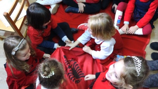 'E dua Shqipërinë më shumë se gjithë bota', si e festuan Ditën e Flamurit fëmijët e kopshtit 36