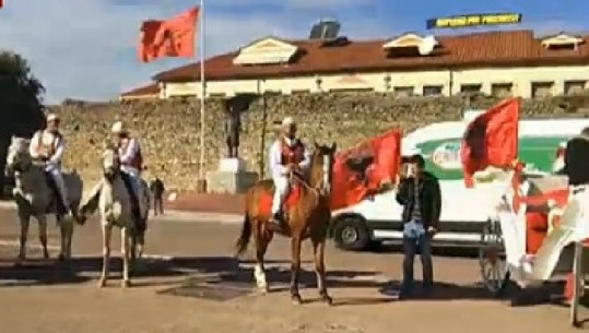 Dita e Çlirimit/ Festime dhe paradë me kuaj në Elbasan 