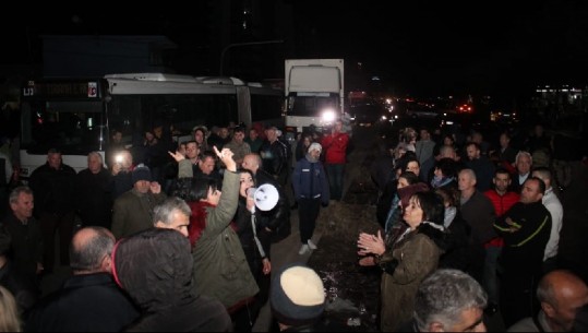 Protesta te Unaza e Re, banorët bllokojnë rrugën, arrestohen 2 protestues, procedohen 20 të tjerë