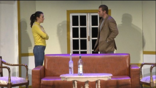 Shfaqja ‘Këmbëzbathur në Park’ tek ArTurbina, aktorja: Një marrëdhënie në çift e shpëton dashuria