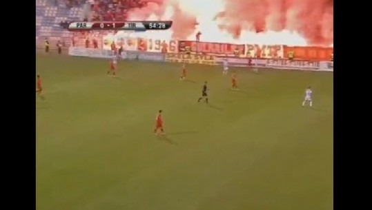 Tirana në avantazh, tifozët e Partizanit i japin zemër ekipit, ‘djegin’ stadiumin