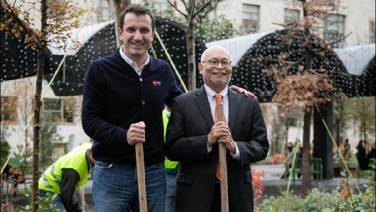 Veliaj mbjell pemë me ish-ambasadorin e SHBA, Arvizu: Ndryshimi i Tiranës, i jashtëzakonshëm