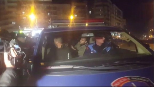 Protesta në 'Unazën e Re', deputeti i PD-së, Klevis Balliu shoqëron banorët e ndaluar nga policia 