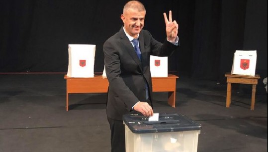 Kush është kryetari i ri i demokratëve të Elbasanit, Eugen Isaj ‘gjuetar’: Pasion që kurrë nuk shuhet (Foto)